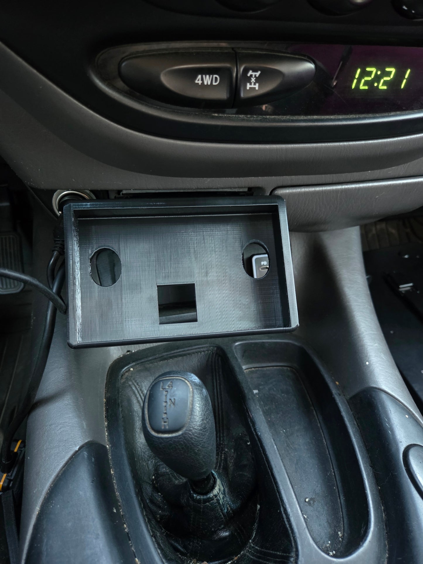 1st Gen 2001-2007 Toyota Sequoia/Tundra Scangauge 3 3D printed Mount Replaces Ashtray