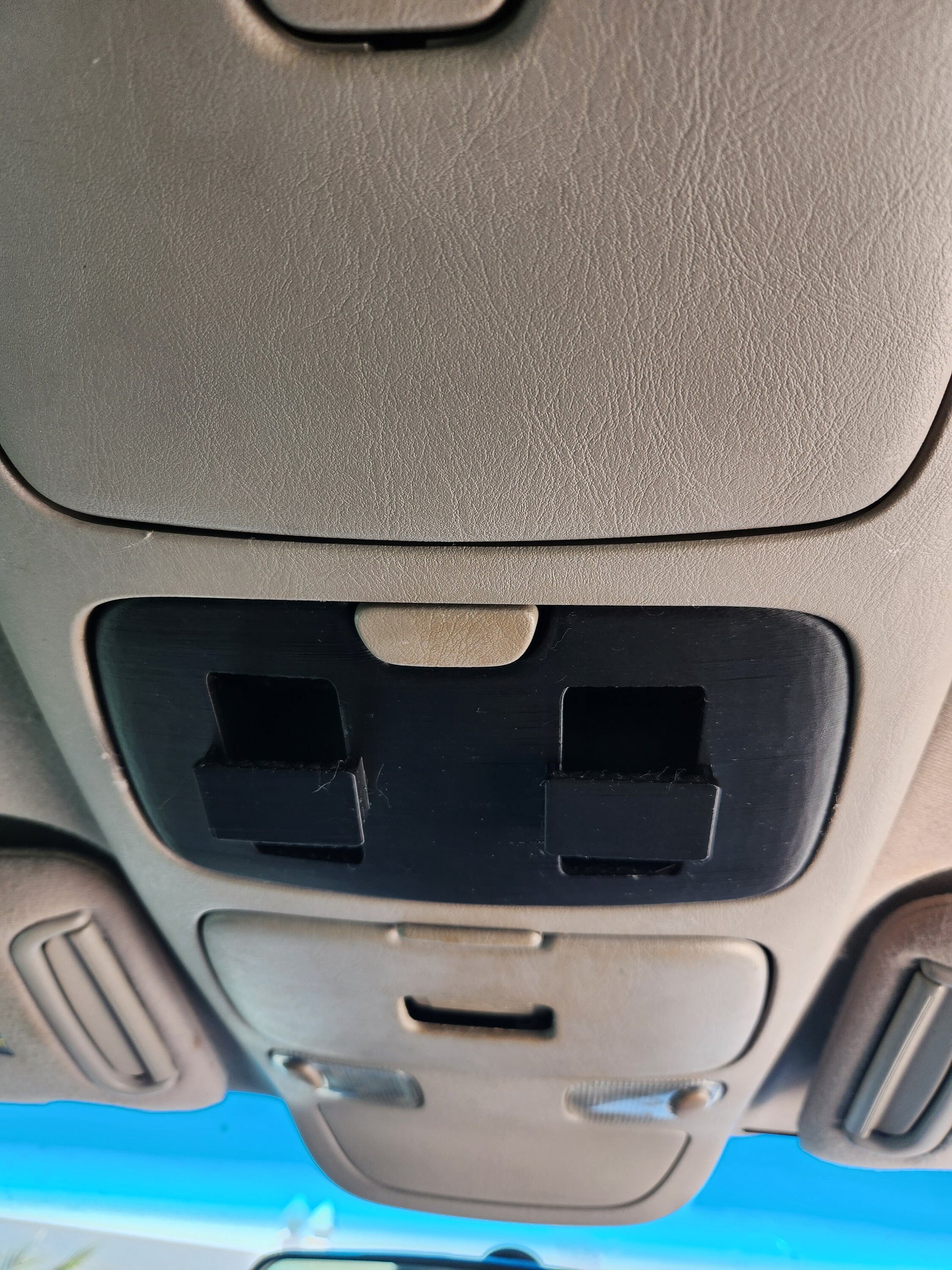 01-07 Sequoia Tundra Overhead Walkie Talkie Radio Mount Installed