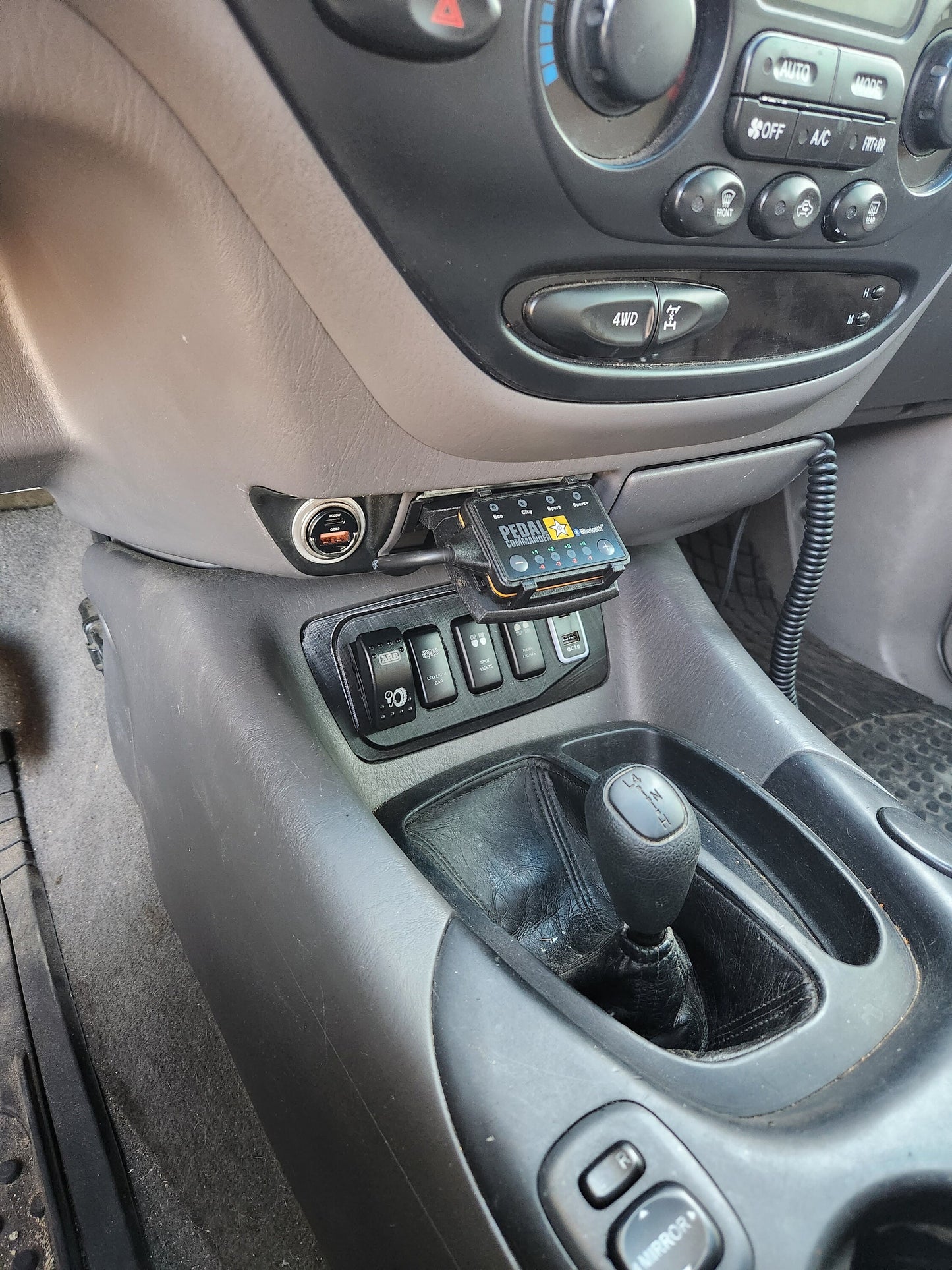 01-07 Sequoia Tundra Pedal Commander Ashtray Mount Installed