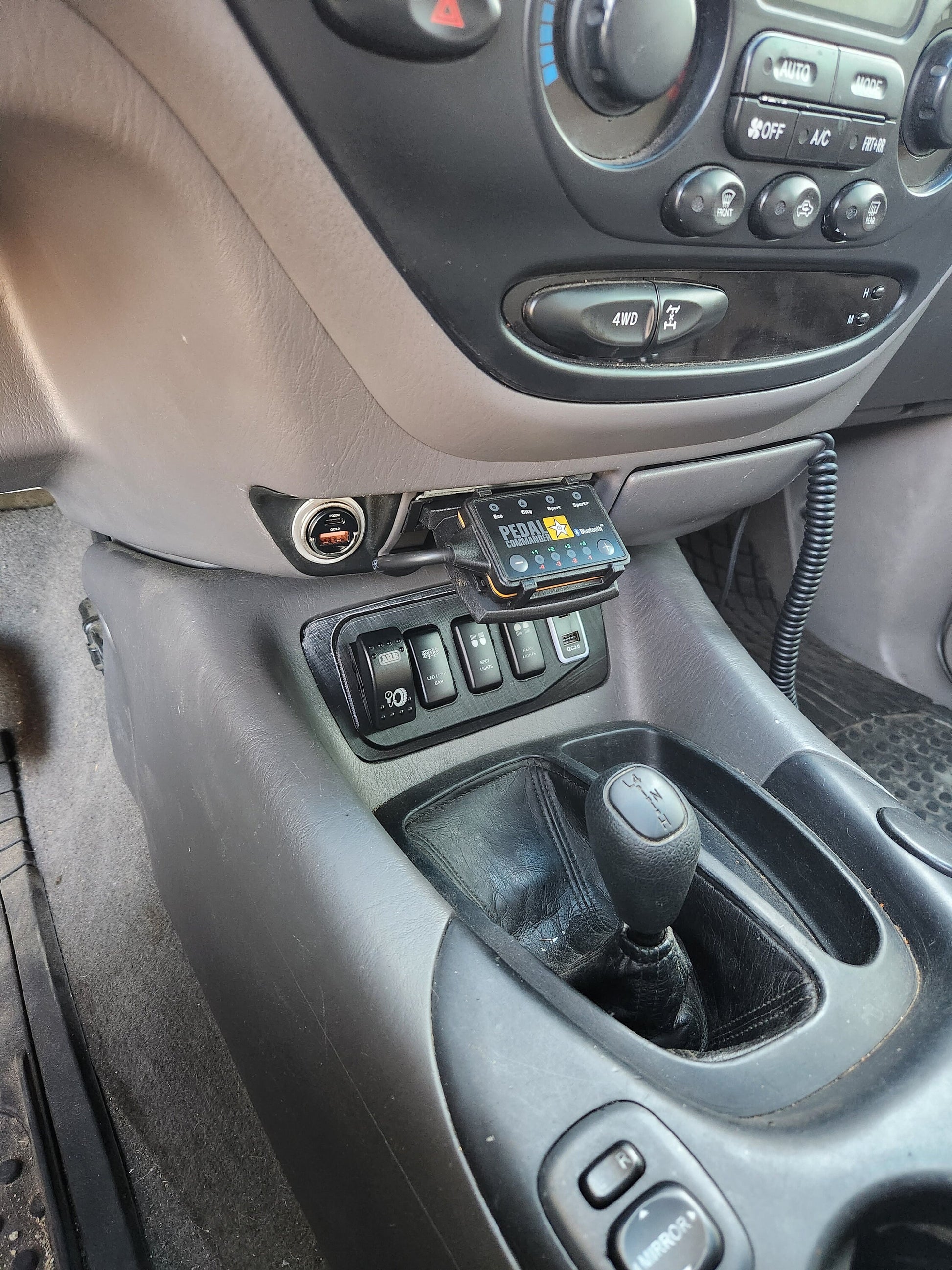 01-07 Sequoia Tundra Pedal Commander Ashtray Mount Installed